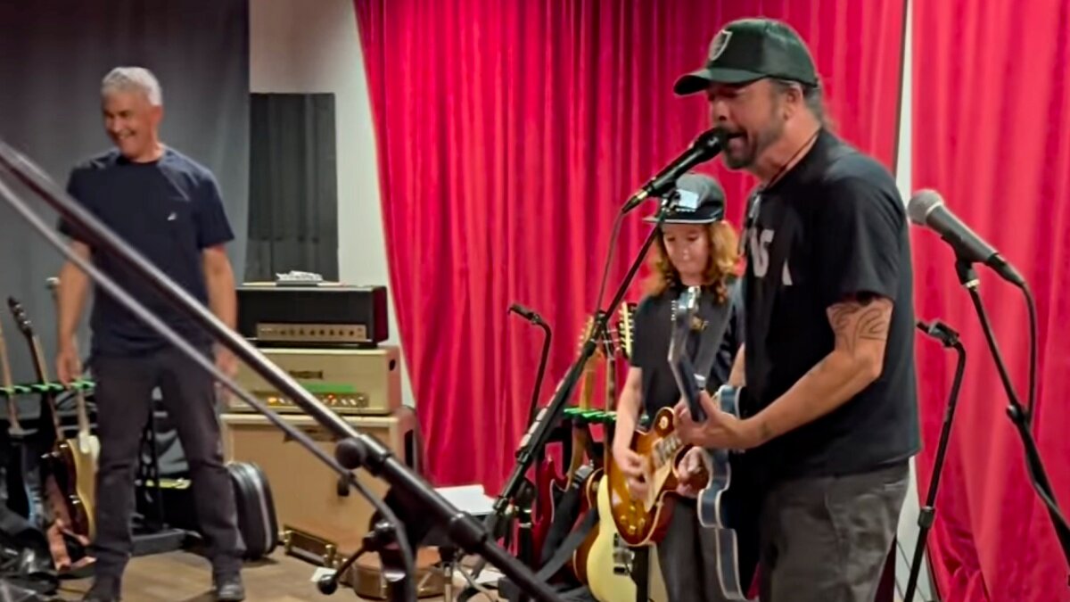 Anthrax's Scott Ian's son Revel Ian sits in on Foo Fighters rehearsal to perform Everlong tour 2024 video clip post watch