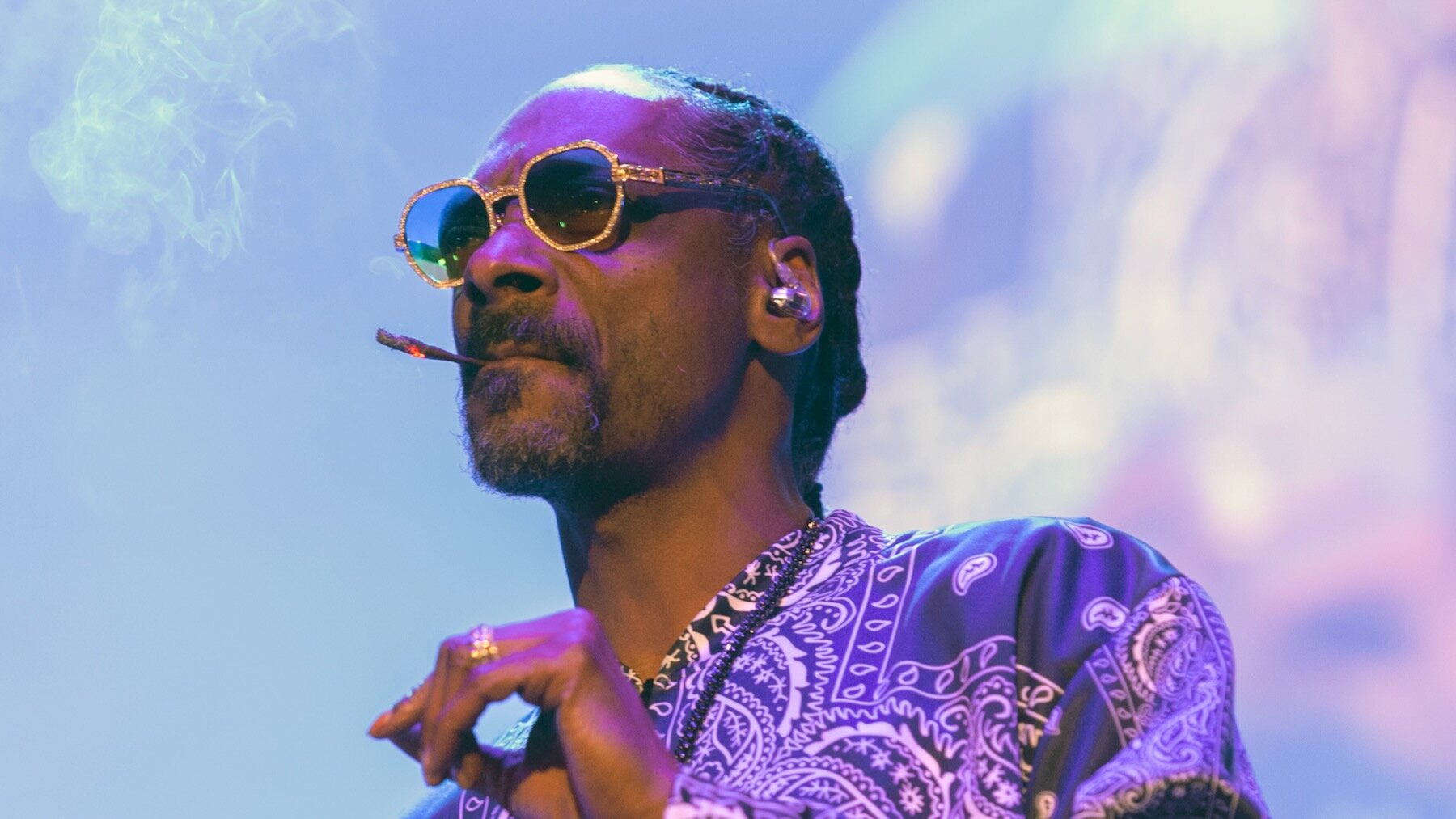 Snoop Dogg isn't quitting smoking